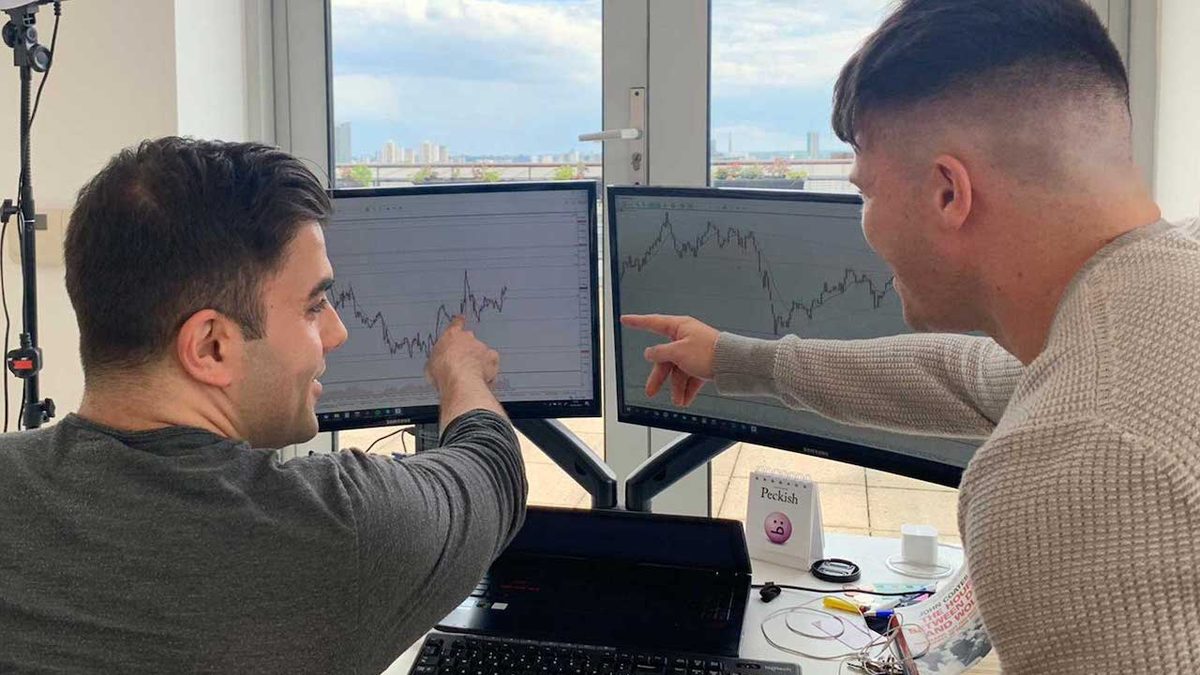 How to Improve Your Trading with Past Chart Data (3 Options)